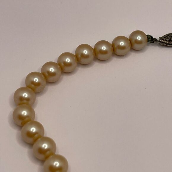 Vintage glass pearls champagne color - Picture 4 of 10